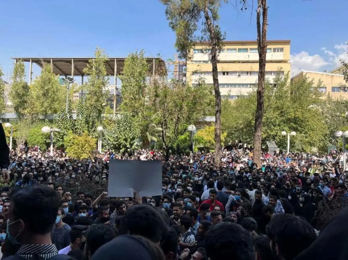 ببینید اغتشاشات در تهران  |  درگیری معترضان با نیروهای انتظامی 