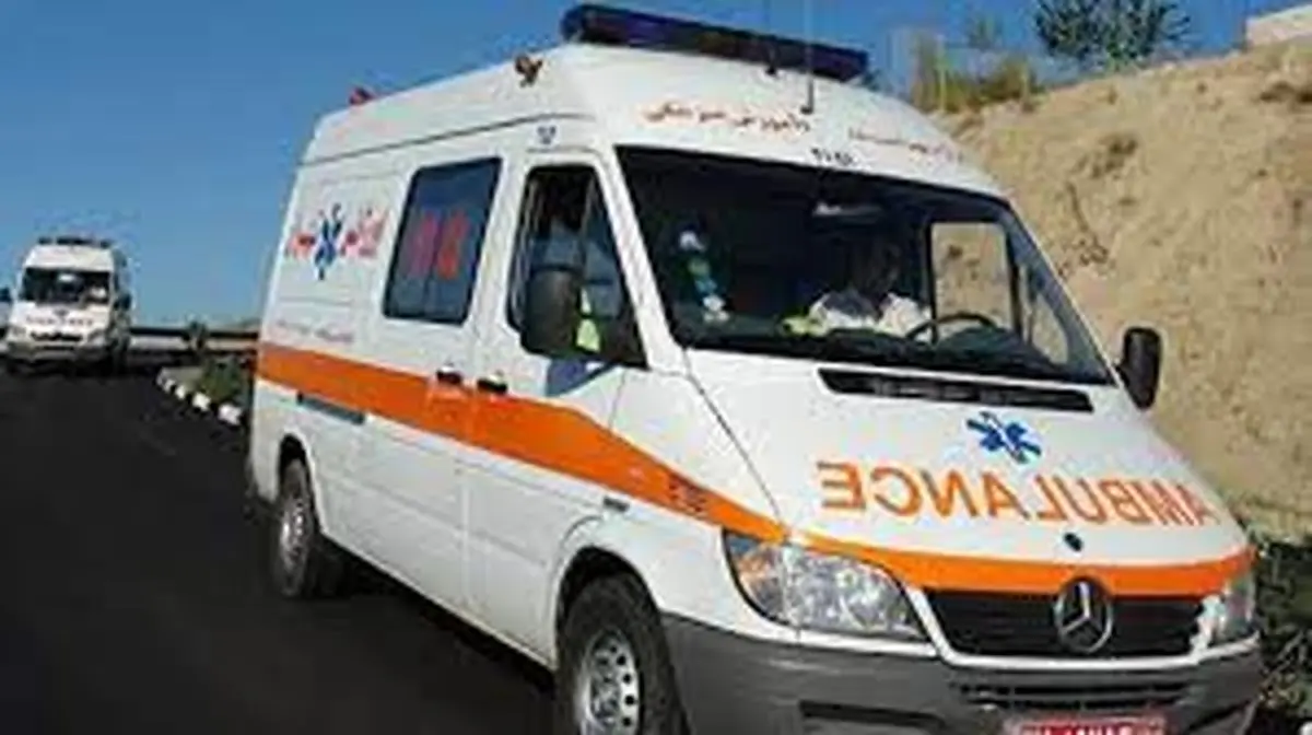 ببینید | واکنش دیدنی رانندگان شیرازی در پی شنیدن صدای آژیر آمبولانس