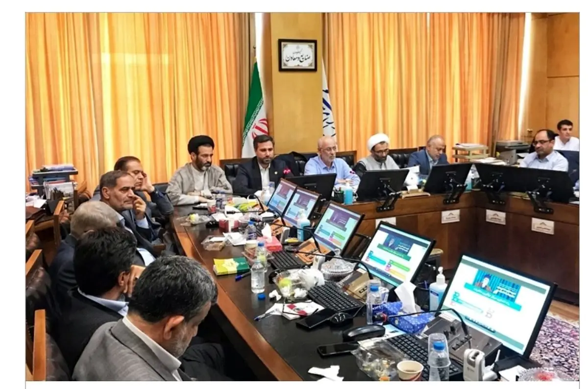 حضور محمد شیخان مدیرعامل شرکت دخانیات ایران،  در جمع اعضای کمیسیون صنایع و معادن مجلس 