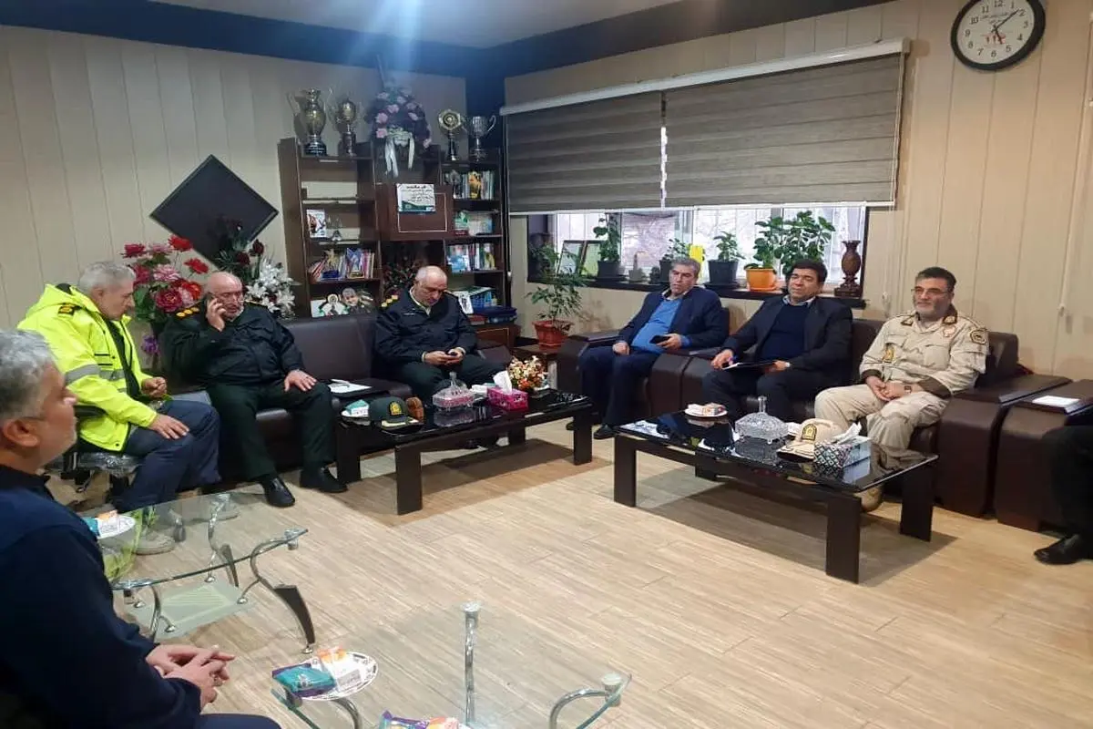 جلسه قائم‌مقام بیمه دانا با فرماندهان فراجا و آموزش و پرورش آذربایجان غربی برای رسیدگی فوری به وضعیت مناطق زلزله‌زده
