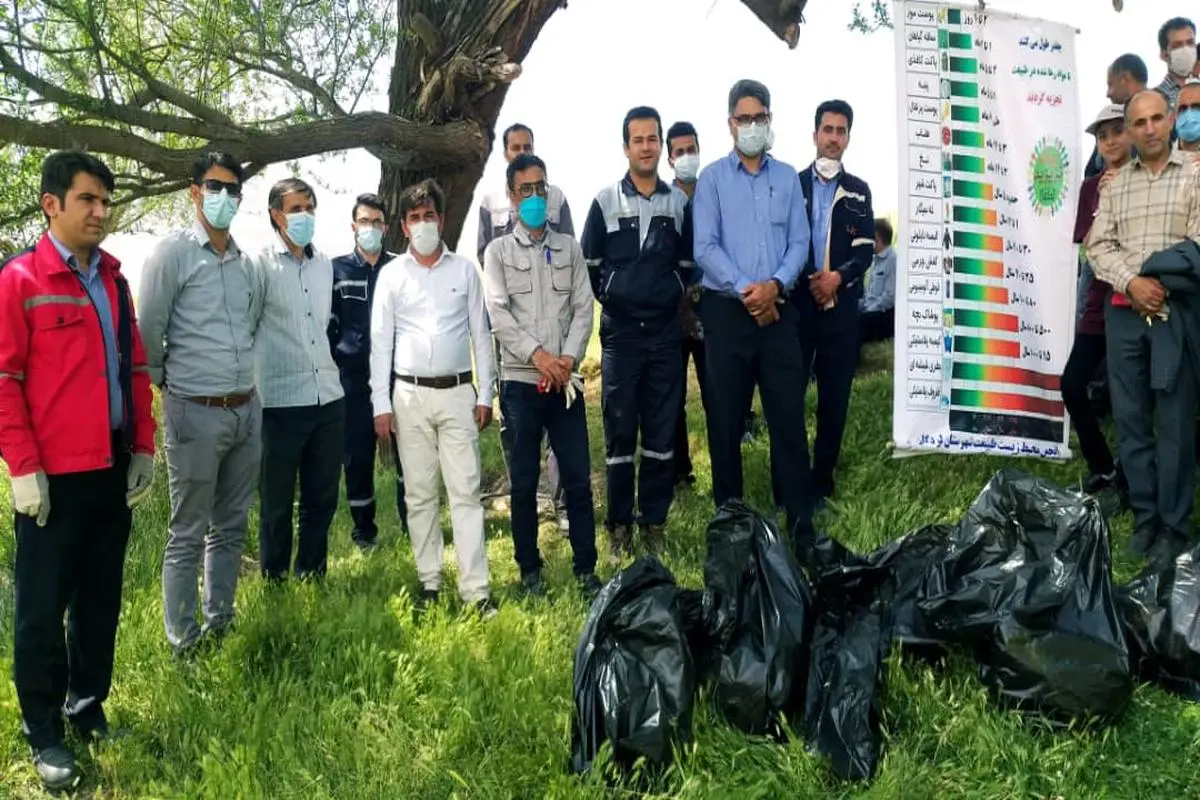 پاکسازی چشمه‌ساران و طبیعت بکر منطقه از کیسه‌های پلاستیکی رها شده با هدف ترویج فرهنگ حفظ محیط زیست