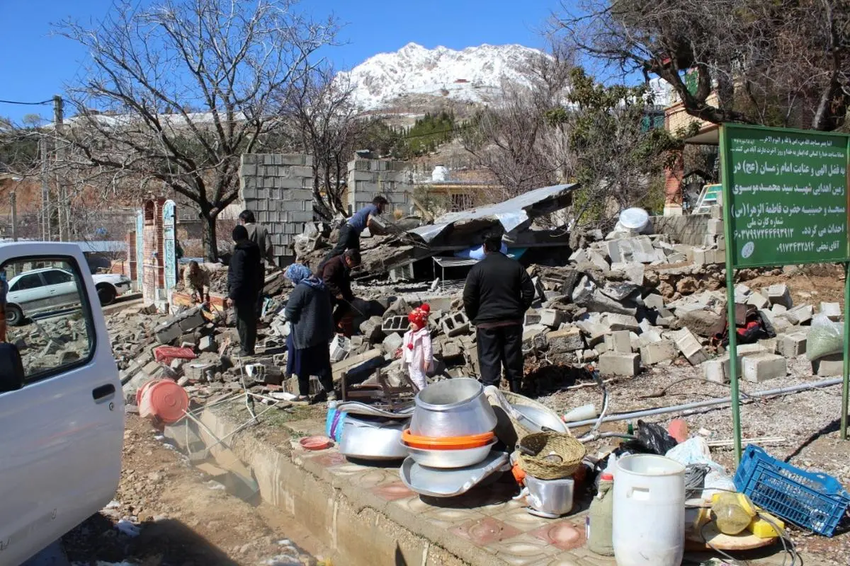 بازدید رئیس بنیاد مسکن از مناطق زلزله زده شهرستان دنا