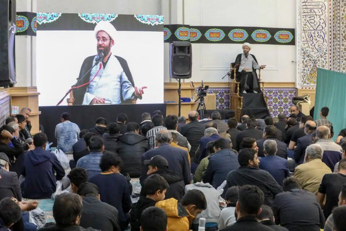 مراسم احیای شب‌های قدر در مسجد گوهرشاد مجموعه گهر پارک سیرجان برگزار شد