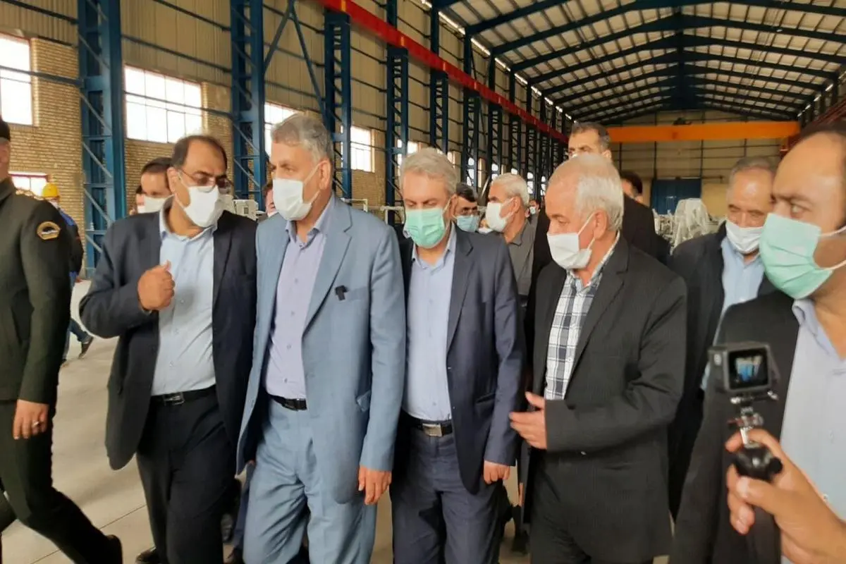 وزیر صمت از کارخانه در حال ساخت کاغذ سنگی شاهرود باردید کرد