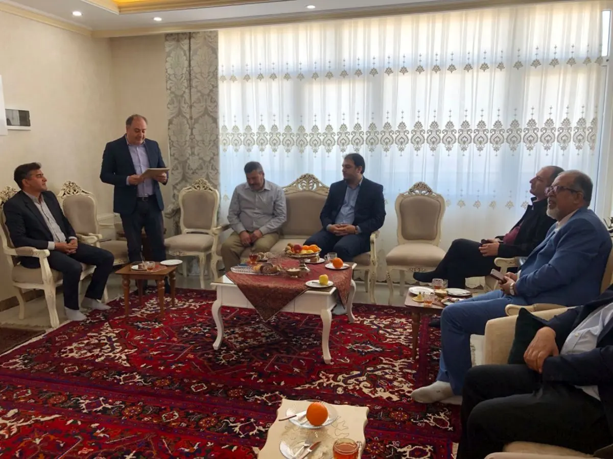 دیدار مدیرعامل منطقه ویژه اقتصادی پیام با خانواده شهید مدافع حرم محمد اینانلو