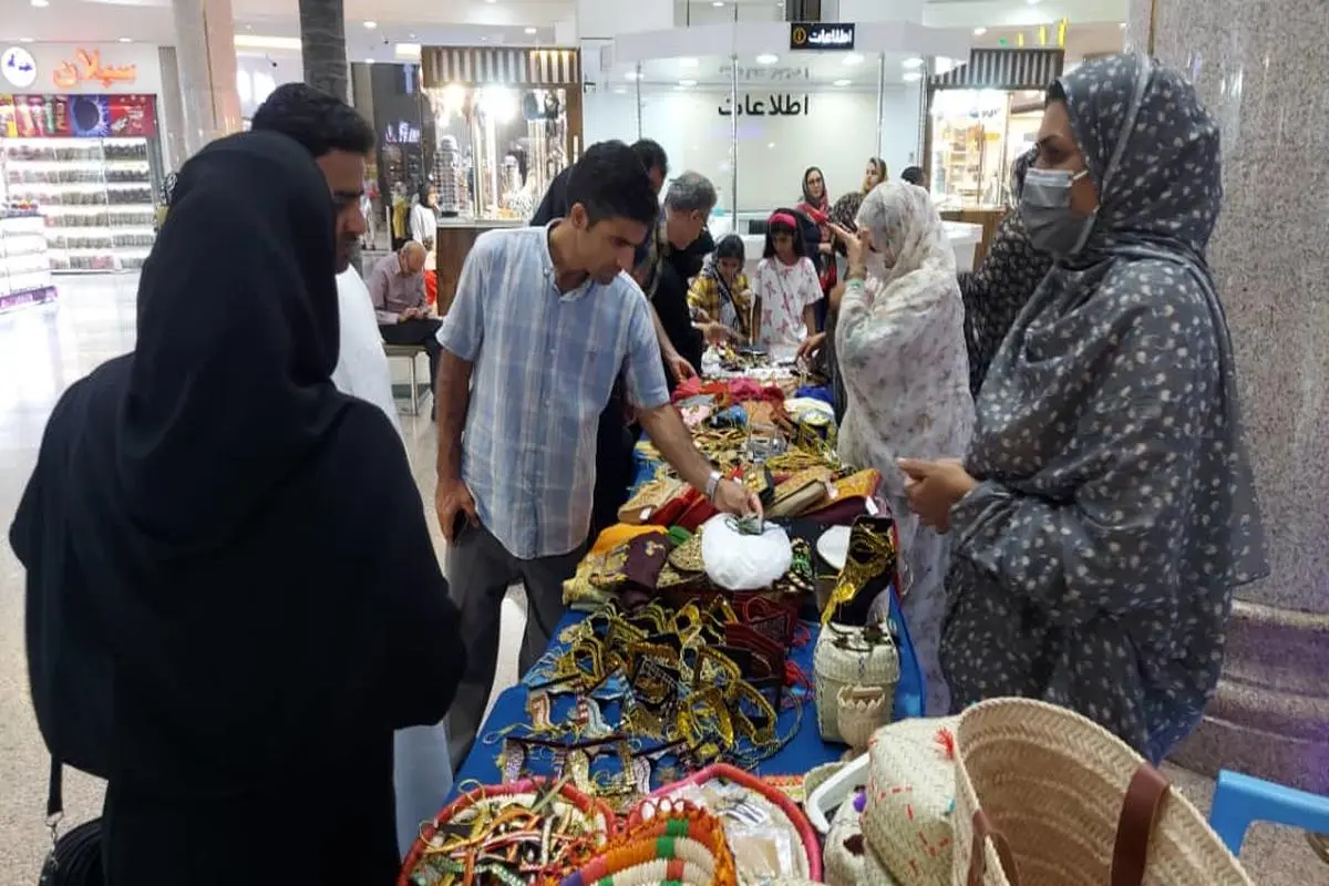 افتتاح 2 نمایشگاه صنایع دستی در جزیره 