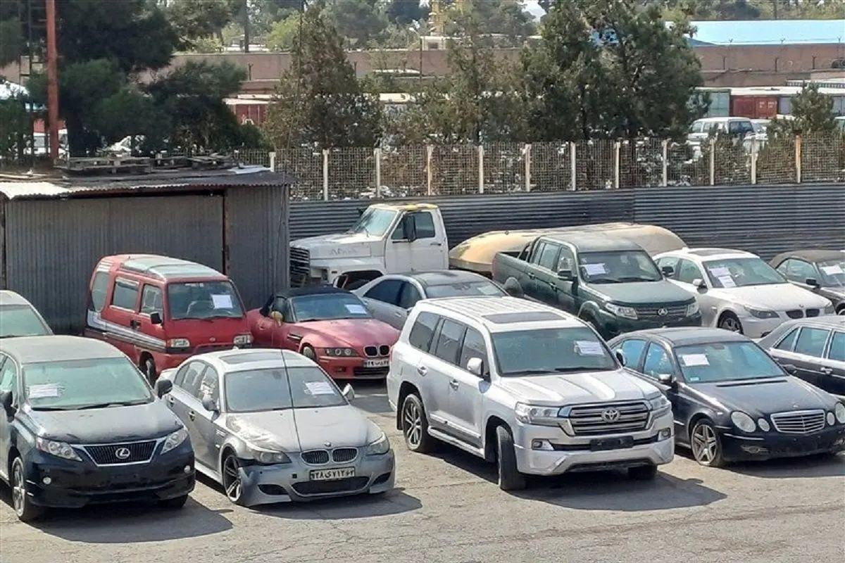 (ویدئو) خودروهای وارداتی در پارکینگ خاک میخورند! ‌| وضعیت تاسف بار خودروهای وارداتی