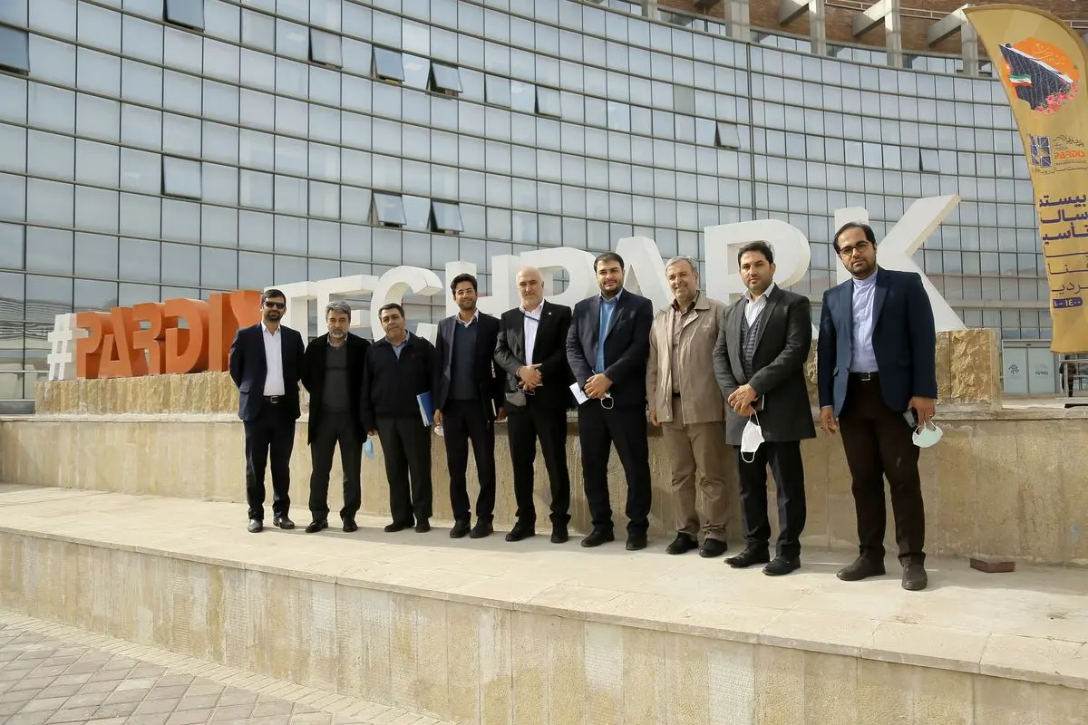 بازدید مدیر عامل شرکت پالایش نفت تهران از پارک علم و فناوری 