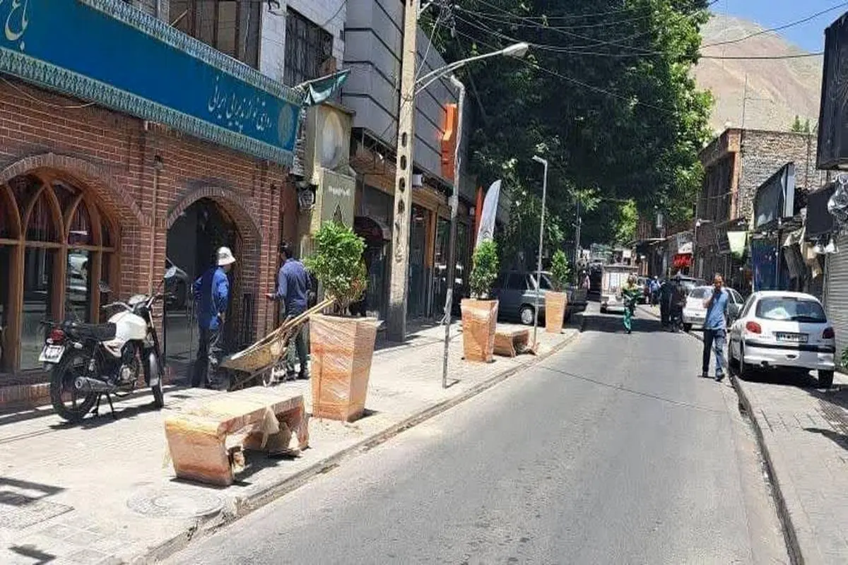 نصب و جانمایی  مبلمان شهری در خیابان فرحزادی