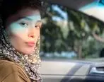 خودنمایی جدید فرشته حسینی با بادکنک های رنگی | قدم زدن فرشته حسینی در خیابان با بادکنک های رنگی