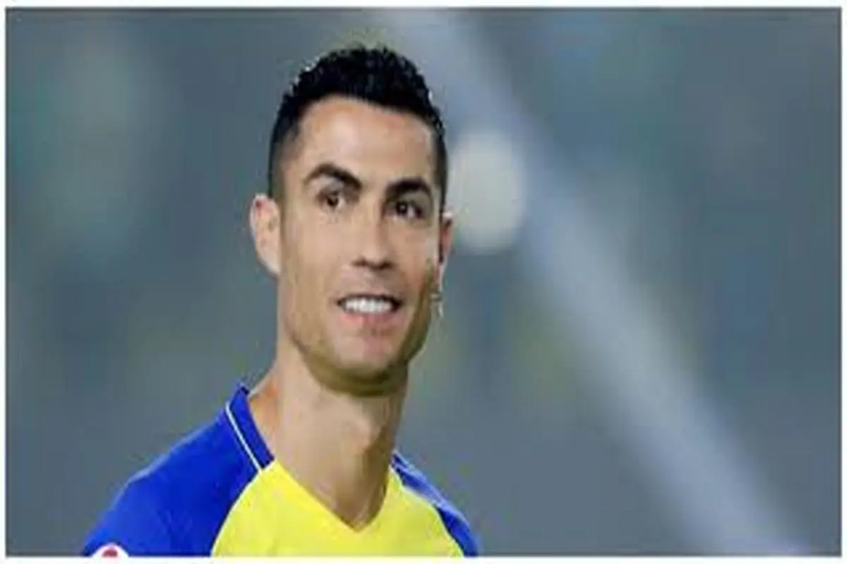 (ویدئو) حرکت جنجال برانگیز رونالد در جریان بازی | باز کردن بند کفش بازیکن النصر با دندان توسط رونالدو