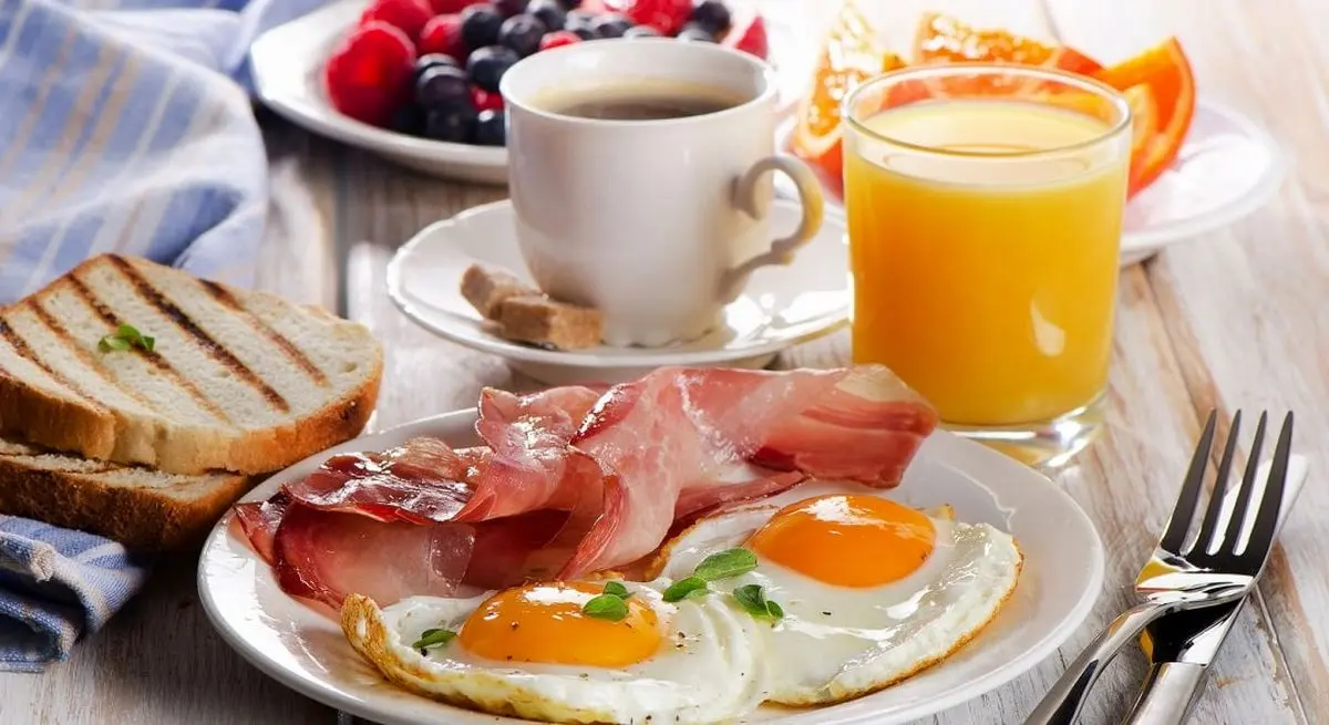 به هیچ وجه این 3 خوراکی را ناشتا نخورید! | این خوراکی ها را از سر میز صبحانه حذف کنید